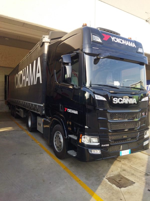 Nuovo trattore Scania dedicato al trasporto di pneumatici